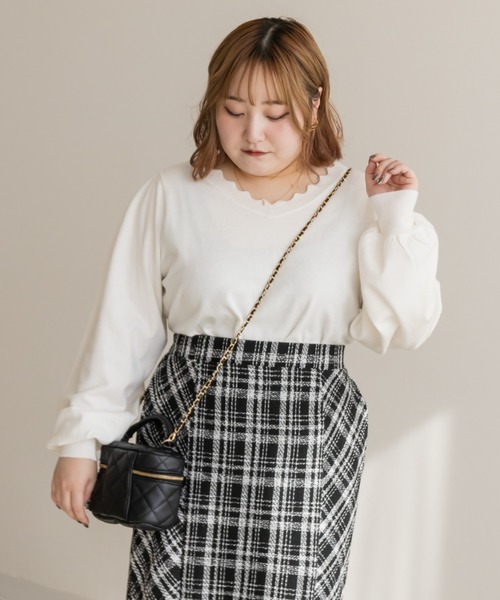 CLETTE(クレット)の「スカラップVネックニット(ニット/セーター・レディース・オフホワイト/ラベンダー/ブラック・4L/3L/LL)」の9枚目の写真