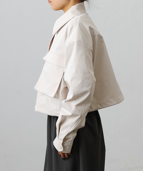 COLONY 2139（コロニートゥーワンスリーナイン）の「2WAYカラー立体ポケットショートブルゾン（ブルゾン・レディース・カーキ/ブラック/アイボリー・FREE）」の11枚目の写真