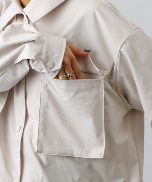 COLONY 2139（コロニートゥーワンスリーナイン）の「2WAYカラー立体ポケットショートブルゾン（ブルゾン・レディース・カーキ/ブラック/アイボリー・FREE）」の4枚目の写真