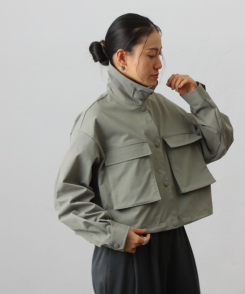 COLONY 2139（コロニートゥーワンスリーナイン）の「2WAYカラー立体ポケットショートブルゾン（ブルゾン・レディース・カーキ/ブラック/アイボリー・FREE）」の21枚目の写真