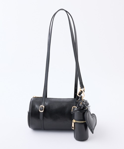 one after another NICE CLAUP（ワンアフターアナザーナイスクラップ）の「チャーム付きドラムバッグ（ショルダーバッグ・レディース・ブラック/アイボリー/レッド・FREE）」の5枚目の写真