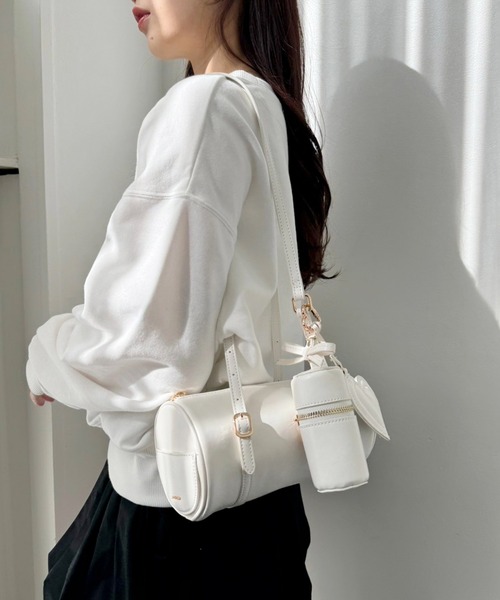 one after another NICE CLAUP（ワンアフターアナザーナイスクラップ）の「チャーム付きドラムバッグ（ショルダーバッグ・レディース・ブラック/アイボリー/レッド・FREE）」の17枚目の写真