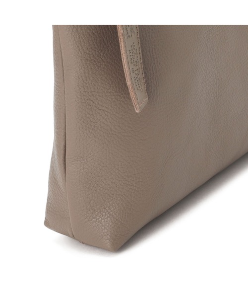 IL BISONTE（イルビゾンテ）の「IL BISONTE / ORIGINAL LEATHER / クロスボディバッグ（ショルダーバッグ・レディース・グレー/ライトブラウン/ナチュラル/ブラック/ダークブラウン・FREE）」の9枚目の写真
