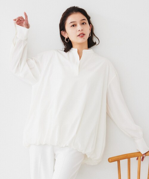UNTITLED(アンタイトル)の「◆【朝比奈 彩×Oggi×UNTITLED スペシャルコラボ】バルーンヘムブラウス(シャツ/ブラウス・レディース・オフホワイト/ブラック・00/02/04/44/48)」の5枚目の写真