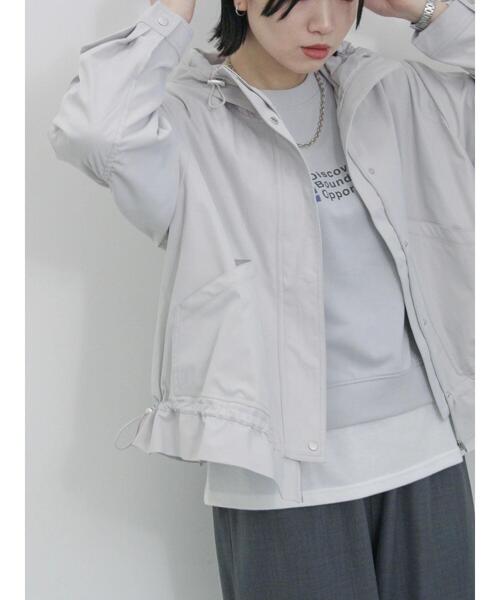 Samansa Mos2 blue（サマンサモスモスブルー）の「【撥水】ペプラムマウンテンパーカー（ブルゾン・レディース・キナリ/シルバーグレー/カーキ・F）」の18枚目の写真