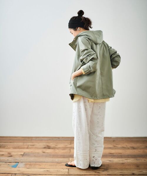 le.coeur blanc（ルクールブラン）の「ツイルストレッチフードブルゾン（ブルゾン・レディース・アイボリー/カーキオリーブ/ネイビー/キャメル/ベージュ/チャコールグレー・38）」の19枚目の写真