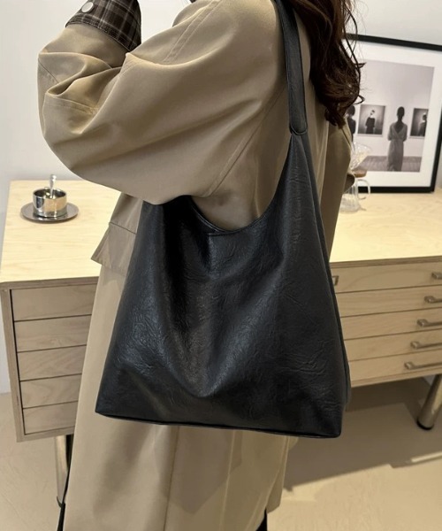 ad thie（アドティエ）の「ワンショルダー ビッグトートバッグ（トートバッグ・レディース・オフホワイト/ライトブラウン/ブラック・FREE）」の3枚目の写真