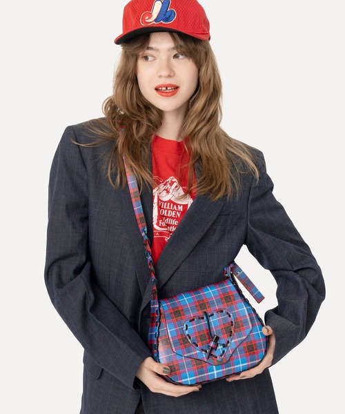 HEY!MrsROSE（ヘイミセスローズ）の「HEY! Mrs ROSE(ヘイ！ミセスローズ)ステッチハートショルダー（ショルダーバッグ・レディース・ブラウン/チェック/ネイビー・FREE）」の3枚目の写真