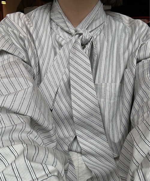 lawgy(ラウジー)の「over size ribbon shirt / オーバーサイズリボンシャツ(シャツ/ブラウス・レディース・ホワイト/ブルー/グレー・FREE)」の2枚目の写真
