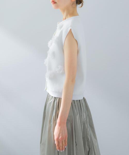 URBAN RESEARCH ROSSO WOMEN（アーバンリサーチ　ロッソ）の「フラワーモチーフニットベスト（ベスト・レディース・ホワイト/ブラック・FREE）」の20枚目の写真