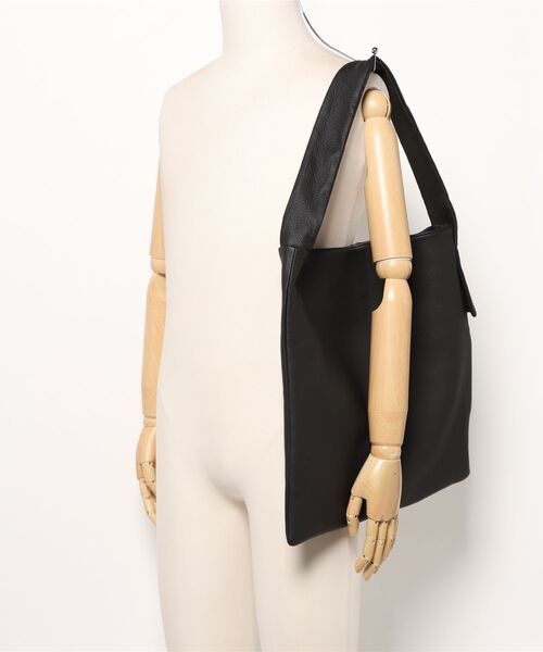 I am I in fact...（アイアムアイインファクト）の「PUF ONE HANDLE TOTE/L（ショルダーバッグ・レディース・ブラック・FREE）」の17枚目の写真