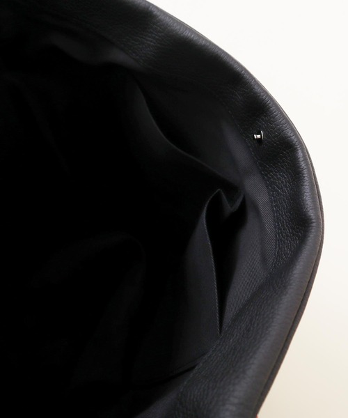 I am I in fact...（アイアムアイインファクト）の「PUF ONE HANDLE TOTE/L（ショルダーバッグ・レディース・ブラック・FREE）」の12枚目の写真