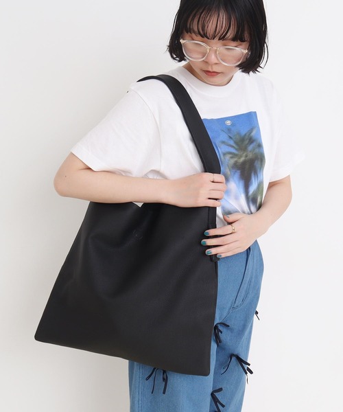 I am I in fact...（アイアムアイインファクト）の「PUF ONE HANDLE TOTE/L（ショルダーバッグ・レディース・ブラック・FREE）」の8枚目の写真