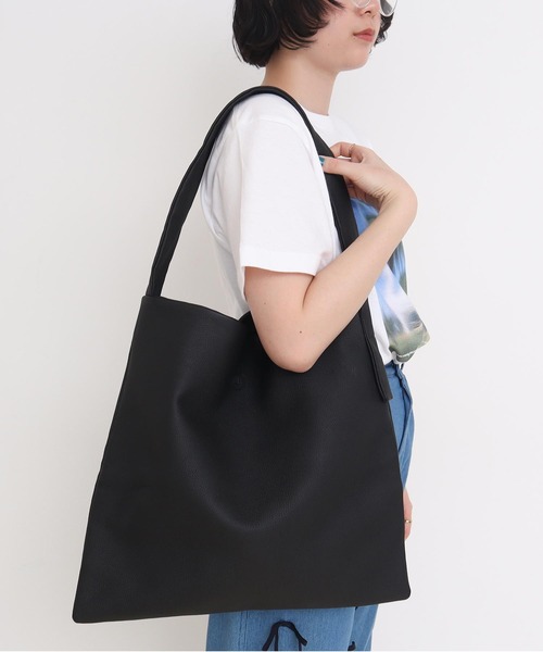 I am I in fact...（アイアムアイインファクト）の「PUF ONE HANDLE TOTE/L（ショルダーバッグ・レディース・ブラック・FREE）」の7枚目の写真