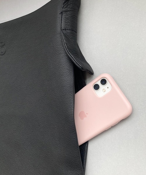 I am I in fact...（アイアムアイインファクト）の「PUF ONE HANDLE TOTE/L（ショルダーバッグ・レディース・ブラック・FREE）」の3枚目の写真