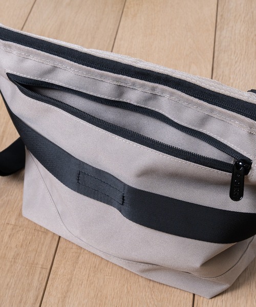 GERRY(ジェリー)の「【Y】〔GERRY/ジェリー】REPREVE 撥水 スクエア メッセンジャーバッグ(メッセンジャーバッグ・メンズ・マルチ/グレー/ライトグレー/ベージュ/ブラック・FREE)」の13枚目の写真