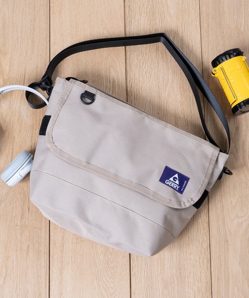 GERRY(ジェリー)の「【Y】〔GERRY/ジェリー】REPREVE 撥水 スクエア メッセンジャーバッグ(メッセンジャーバッグ・メンズ・マルチ/グレー/ライトグレー/ベージュ/ブラック・FREE)」の9枚目の写真