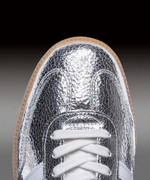 adidas（アディダス）の「サンバ OG / Samba OG / アディダスオリジナルス adidas Originals（スニーカー・レディース・シルバー/ゴールド・22.5cm/23.0cm/23.5cm/24.0cm/24.5cm/25.0cm/22.0cm/25.5cm/26.0cm/26.5cm/27.0cm/27.5cm/28.0cm/28.5cm/29.0cm）」の5枚目の写真