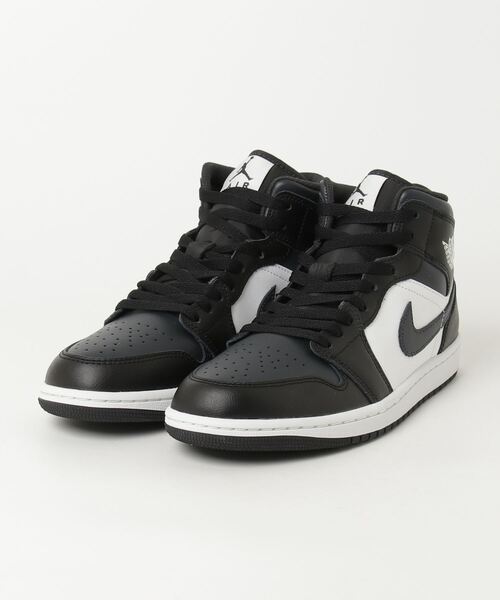 JORDAN BRAND(ジョーダンブランド)の「AIR JORDAN 1 MID(スニーカー・メンズ・ブラック・28.0cm/27.5cm/27.0cm/26.5cm/28.5cm)」の1枚目の写真