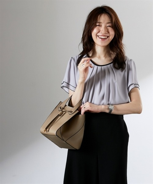 7days Life Styling(セブンデイズライフスタイリング)の「配色フレア袖ブラウス(カットソー裏地付)<大きいサイズ有>(シャツ/ブラウス・レディース・グレイッシュベージュ/ブラック/オフホワイト・S/M/L/LL/3L)」の18枚目の写真
