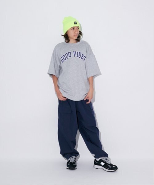 GLAZOS(グラソス)の「【大人向けサイズあり】【接触冷感】エアリークッション・アーチロゴ半袖Tシャツ(Tシャツ/カットソー・キッズ・ブラック/グレー/ネイビー・LL/S/M/L)」の14枚目の写真