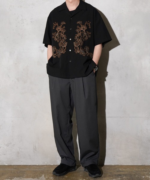 superNova.(スーパーノヴァ)の「superNova. / スーパーノヴァ Aloha shirt - Flower chain embroidery コットンブロード 花柄刺しゅう 半袖シャツ(シャツ/ブラウス・メンズ・ブラック/ネイビー・SMALL/MEDIUM)」の3枚目の写真