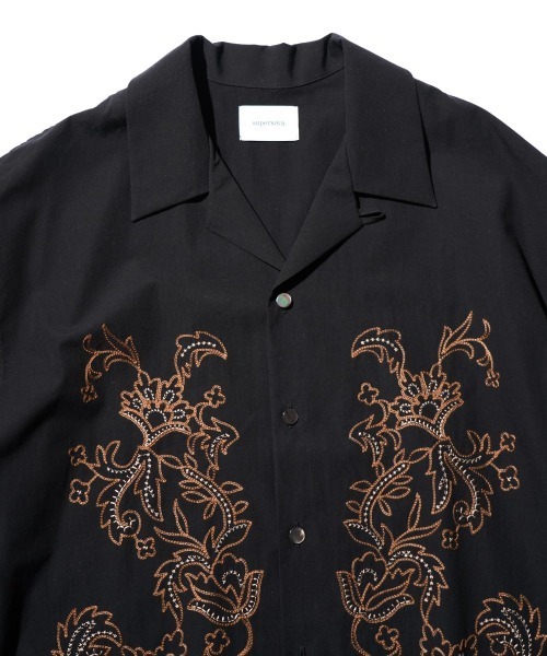 superNova.(スーパーノヴァ)の「superNova. / スーパーノヴァ Aloha shirt - Flower chain embroidery コットンブロード 花柄刺しゅう 半袖シャツ(シャツ/ブラウス・メンズ・ブラック/ネイビー・SMALL/MEDIUM)」の6枚目の写真