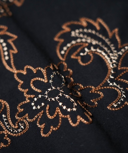 superNova.(スーパーノヴァ)の「superNova. / スーパーノヴァ Aloha shirt - Flower chain embroidery コットンブロード 花柄刺しゅう 半袖シャツ(シャツ/ブラウス・メンズ・ブラック/ネイビー・SMALL/MEDIUM)」の9枚目の写真