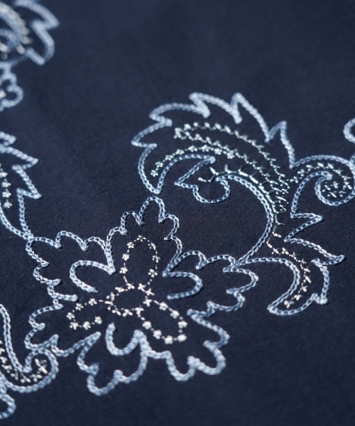superNova.(スーパーノヴァ)の「superNova. / スーパーノヴァ Aloha shirt - Flower chain embroidery コットンブロード 花柄刺しゅう 半袖シャツ(シャツ/ブラウス・メンズ・ブラック/ネイビー・SMALL/MEDIUM)」の18枚目の写真