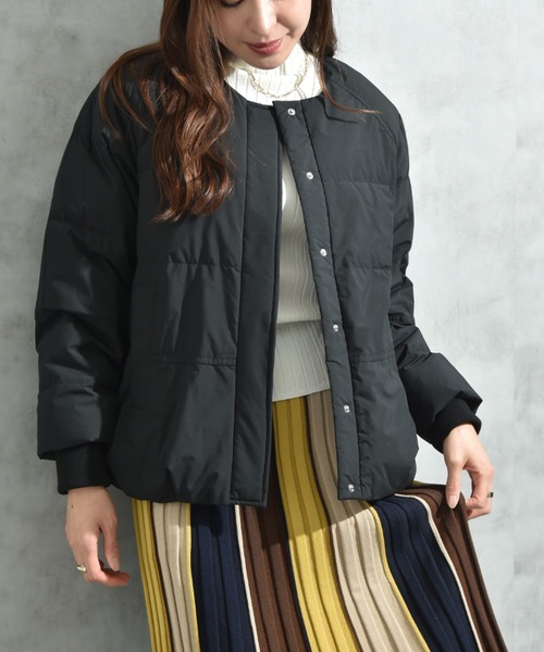 INTERPLANET（インタープラネット）の「エアリーノーカラーピュアダウン（ダウンジャケット/コート・レディース・ブラック/アイボリー/チャコールグレー・FREE）」の2枚目の写真