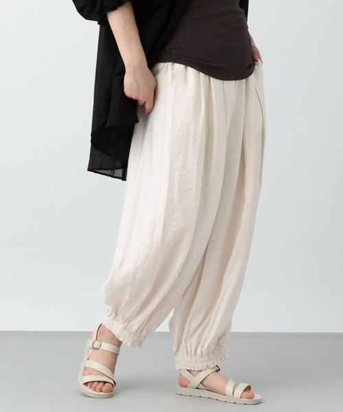 studio CLIP（スタディオクリップ）の「《natural by clip》タックボリュームパンツ[プチサイズあり]（その他パンツ・レディース・ベージュ/オフホワイト/ブラック・FREE/PF）」の2枚目の写真