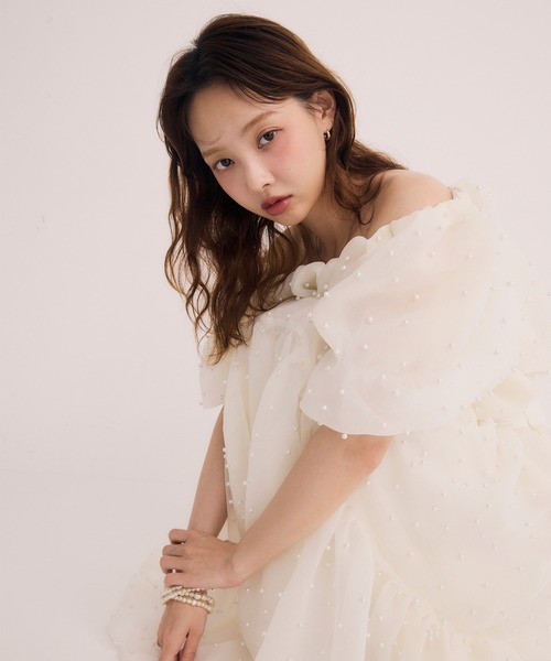 EIMY ISTOIRE(エイミーイストワール)の「パールスタッズオフショルブラウス(シャツ/ブラウス・レディース・ブラック/ピンクベージュ/ホワイト・F)」の10枚目の写真