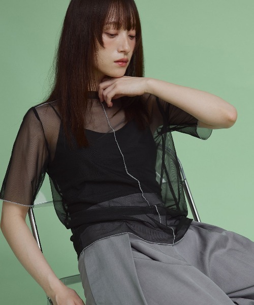 W:Huku(フーク)の「配色 パイピング シアー トップス / 半袖 ハーフスリーブ(Tシャツ/カットソー・レディース・オフホワイト/ブルー系/ブラック・L/M)」の4枚目の写真