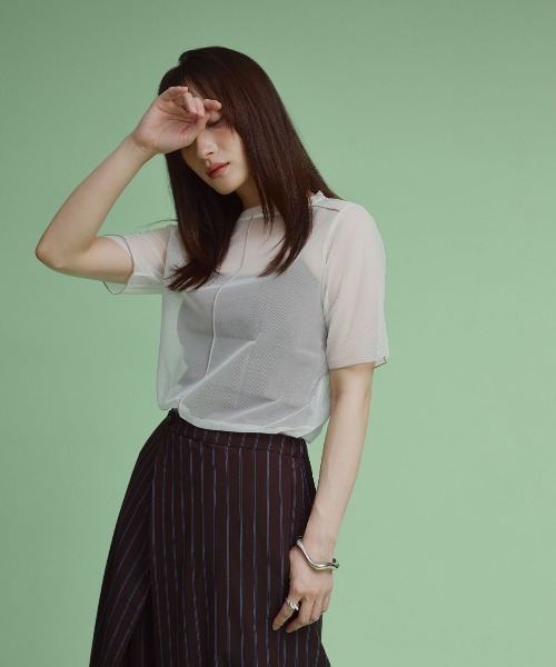 W:Huku(フーク)の「配色 パイピング シアー トップス / 半袖 ハーフスリーブ(Tシャツ/カットソー・レディース・オフホワイト/ブルー系/ブラック・L/M)」の6枚目の写真