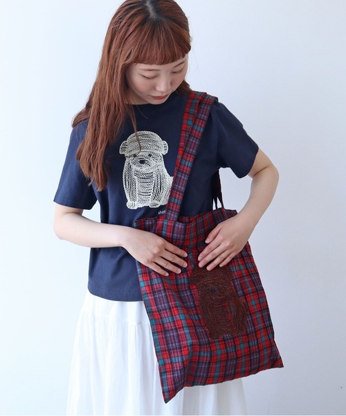 bulle de savon（ビュルデサボン）の「しょんぼり犬刺繍 トートバッグ（トートバッグ・レディース・レッド/ネイビー・FREE）」の5枚目の写真