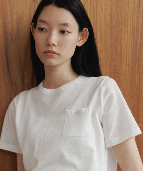 SALON adam et rope'（サロン アダム エ ロペ）の「クロップドハーフスリーブリネンニット［ドライタッチ・洗える］（Tシャツ/カットソー・レディース・カーキ/ブラック/オフホワイト/ブルー/ピンク・FREE）」の2枚目の写真