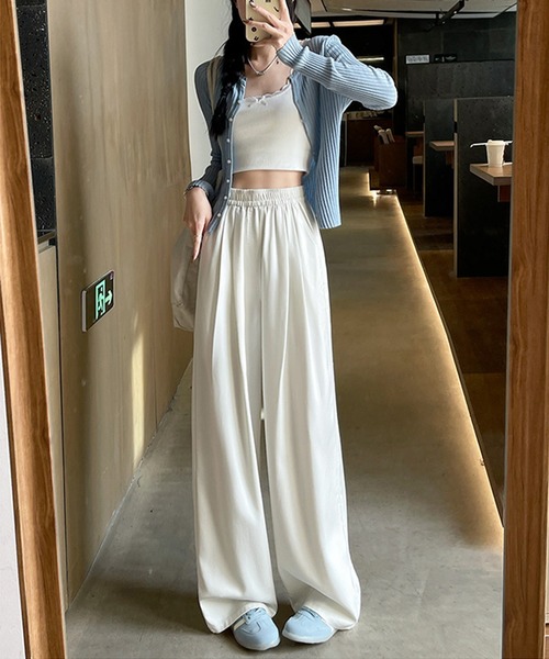 DAY CLOSET(デイ クローゼット)の「【大きいサイズ有/接触冷感】タック入り デニム風 リラックス ワイド イージーパンツ レディース(スウェットパンツ・レディース・ブラック/ホワイト/ブルー・S/XL/M/L)」の5枚目の写真