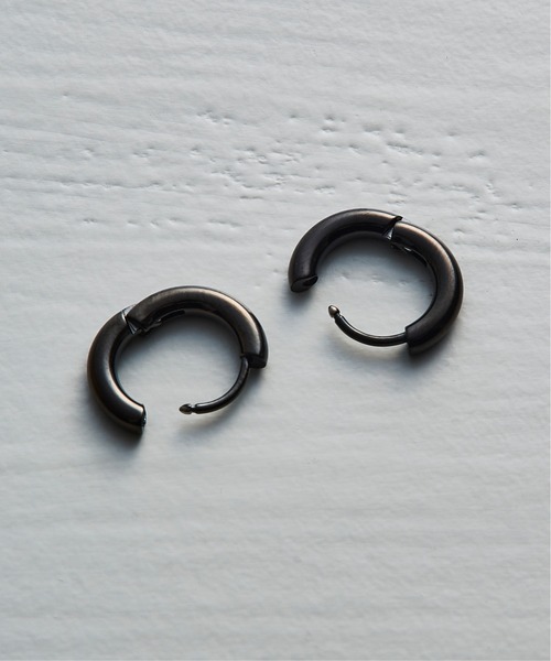 MAISON BREEZE(メゾンブリーズ)の「【MAISON BREEZE】ピアス ステンレス 細幅 丸甲 直径1.2cm ミニ シンプル ワンタッチ フープピアス OSWY(ピアス(両耳用)・レディース・シルバー/ブラック/ゴールド・FREE)」の13枚目の写真