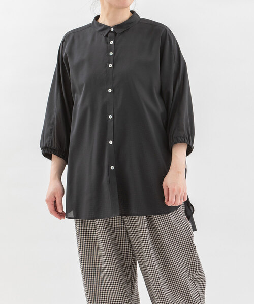 nop de nod(ノップドゥノッド)の「Cloche COOL ローン6分袖シアーシャツ(シャツ/ブラウス・レディース・ブラック/オフホワイト/ブルー・M)」の3枚目の写真