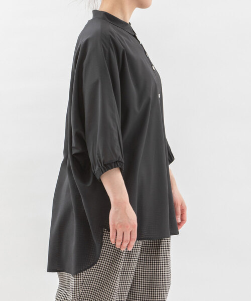 nop de nod(ノップドゥノッド)の「Cloche COOL ローン6分袖シアーシャツ(シャツ/ブラウス・レディース・ブラック/オフホワイト/ブルー・M)」の9枚目の写真