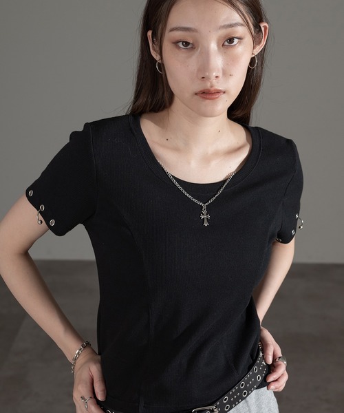 apres jour mignon(アプレジュールミニョン)の「アクセ付きショートスリーブトップス【ZOZOTOWN限定アイテム】(Tシャツ/カットソー・レディース・チャコールグレー/杢グレー/ブラック・フリー/X-LARGE)」の1枚目の写真