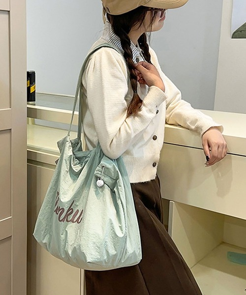 florist（フローリスト）の「【A4収納・軽い◎】ドロストポップカラートートバッグ/推し活バッグ/参戦バッグ（トートバッグ・レディース・ライトグリーン/レッド/グレー/ライトイエロー/ホワイト/ブラック・FREE）」の4枚目の写真