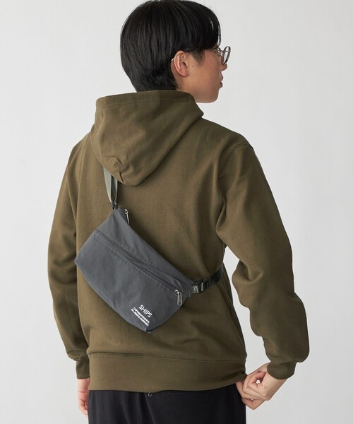 SHIPS(シップス)の「【WEB限定】SHIPS: 60/40クロス ミニ ショルダー バッグ(ショルダーバッグ・メンズ・レッド/ネイビー/ブラック/グレー・ONE SIZE)」の2枚目の写真