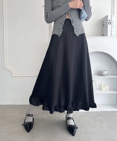 Loueme(ルエム)の「フリルサテンナロースカート(スカート・レディース・オフホワイト/ブラック・FREE)」の2枚目の写真