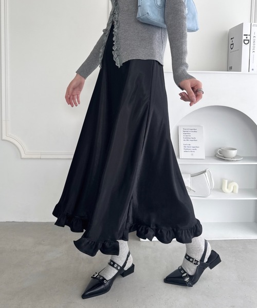 Loueme(ルエム)の「フリルサテンナロースカート(スカート・レディース・オフホワイト/ブラック・FREE)」の9枚目の写真