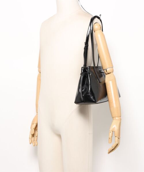 Noane ノアン イーロンゲイティドハンドルショルダーバッグ CHARLES & KEITH｜Noane ノアン イーロンゲイティドハンドル