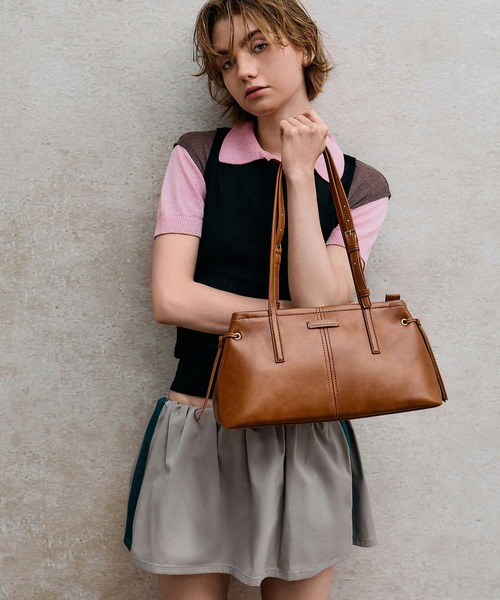 CHARLES & KEITH(チャールズ & キース)の「Noane ノアン イーロンゲイティドハンドルショルダーバッグ(ショルダーバッグ・レディース・ブラウン系その他7/オートミール/スミクロ/ダークブラウン系3/ワインレッド・M)」の4枚目の写真