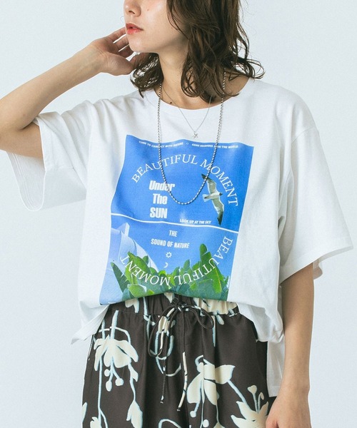 ROSE BUD(ローズバッド)の「(GENE HEAVENS)BEAUTIFUL MOMENT PHOTO TEE(Tシャツ/カットソー・レディース・ブラック/ホワイト・ONE SIZE)」の1枚目の写真