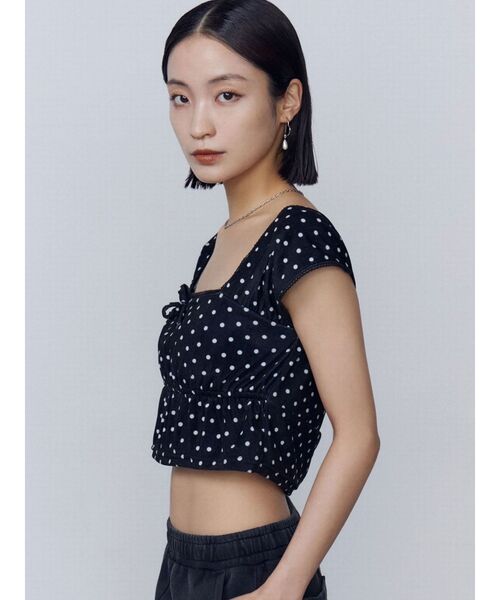 EMODA（エモダ）の「ベロアギャザーリボンタンクトップ（タンクトップ・レディース・ホワイト/ブラック/ブラウン・FREE）」の5枚目の写真