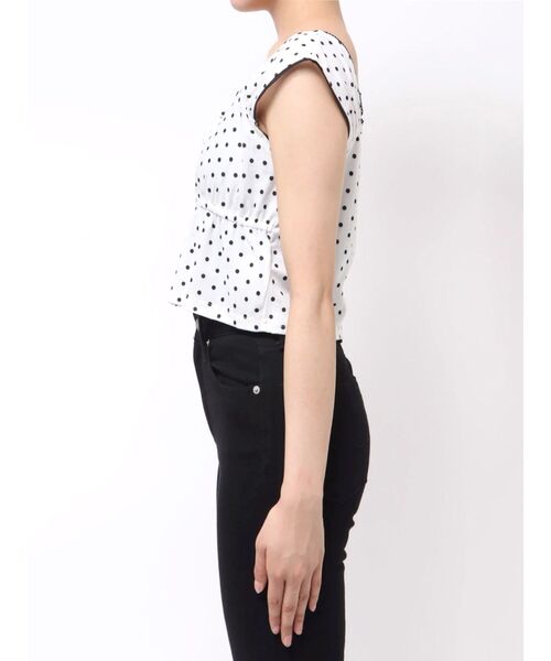 EMODA（エモダ）の「ベロアギャザーリボンタンクトップ（タンクトップ・レディース・ホワイト/ブラック/ブラウン・FREE）」の13枚目の写真